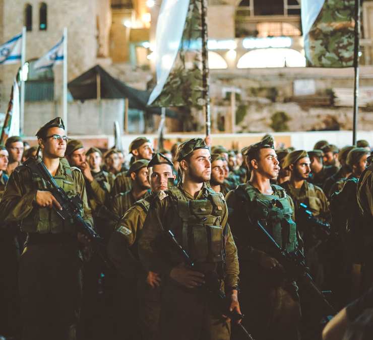 Soldati israeliani schierati 