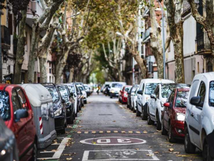 Parcheggiare auto troppo vicino